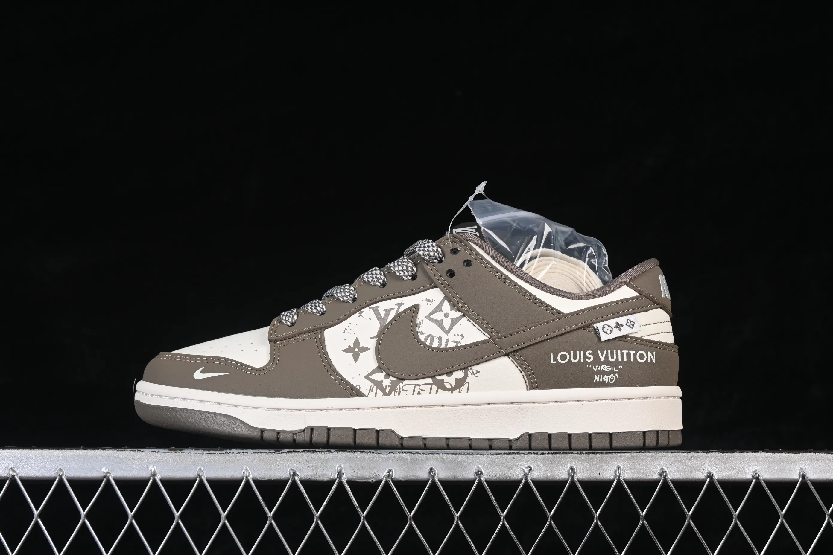 All categories Nk SB Dunk Series Nk SB Dunk Low High-end customized low-top sneakers Nike SB Dunk Low joint milk tea off-white high-end customized low-top casual sneakers XD1588-239